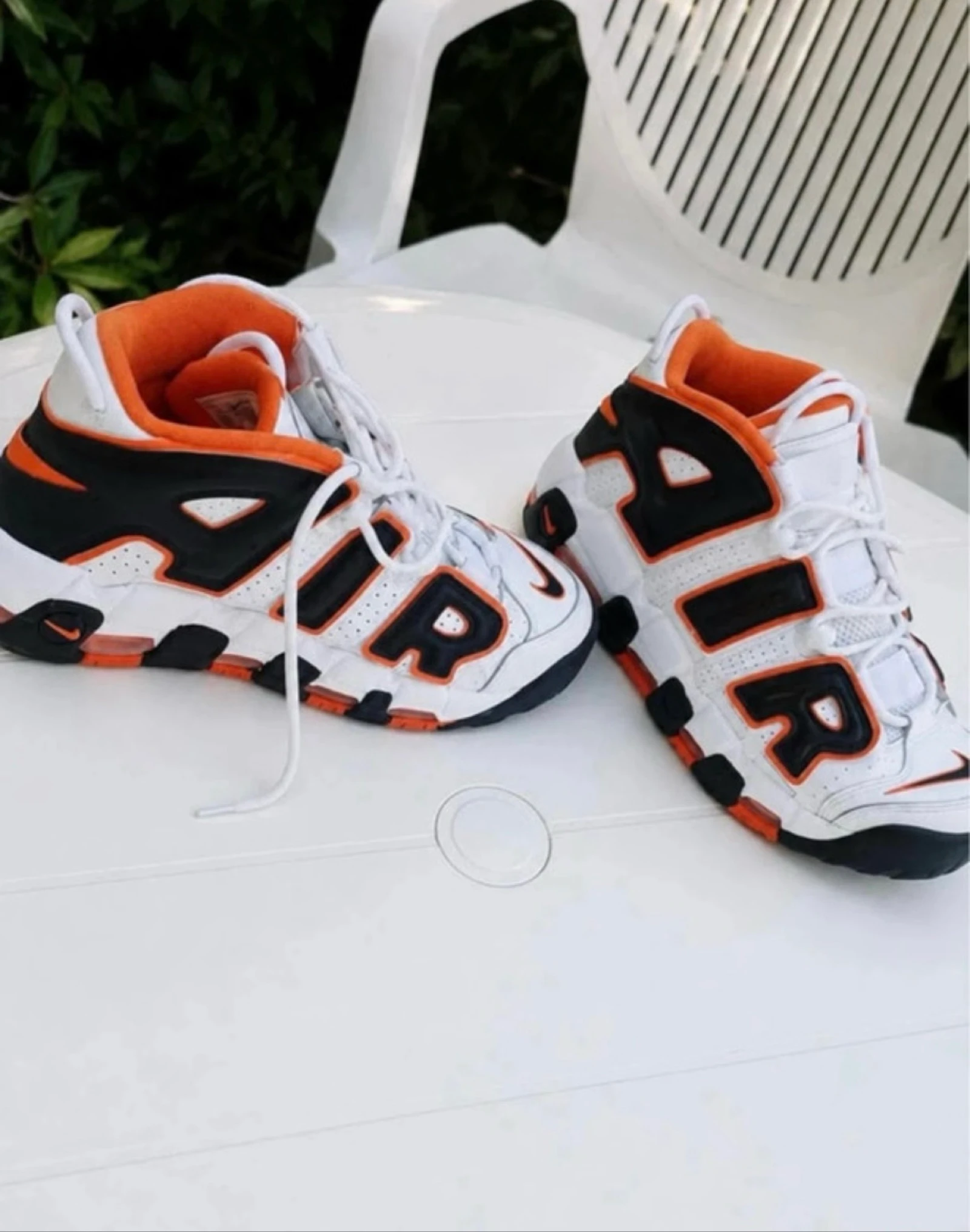 🔥 Nike Air More Uptempo – Blanc / Noir / Orange 🔥